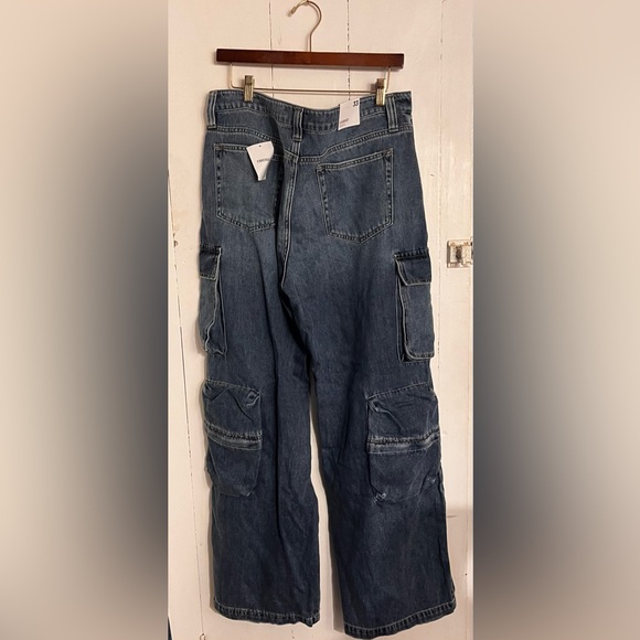 NWT Forever 21 Cargo Jeans - Picture 2 of 4